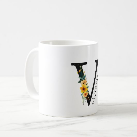 Mug de monogramme floral V avec nom modifiable (Devant gauche)