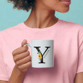 Mug de monogramme Y floral avec nom modifiable