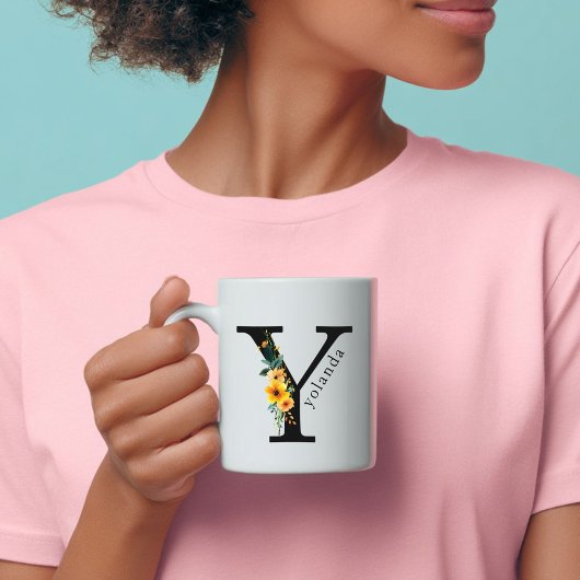 Mug de monogramme Y floral avec nom modifiable