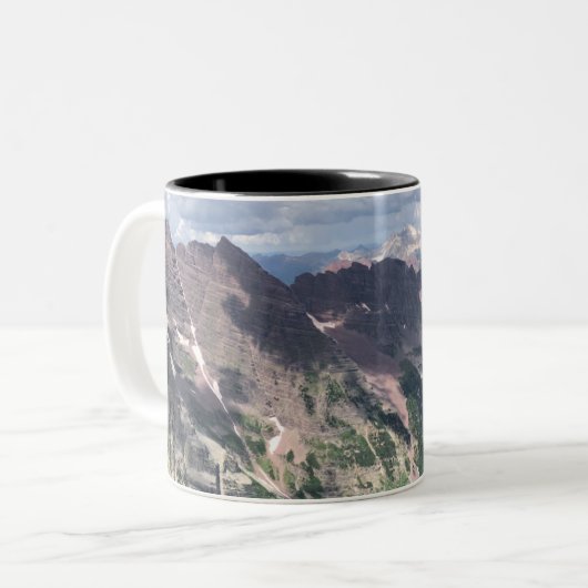 Mug de montagne - pic pyramidal (Devant gauche)