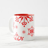 Mug de Noël aux flocons de neige en rouge. (Devant gauche)