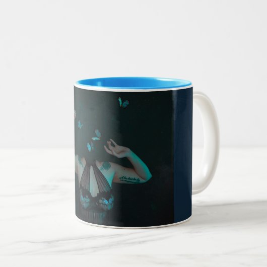 Mug de papillon libre (Devant droit)