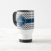 Mug De Voyage Blue Quatrefoil Monogram Grey Chevron Motif (Devant gauche)