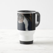 Mug De Voyage Chat couché Cute Calico au-dessus de l'épaule (Devant droit)