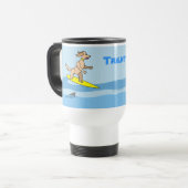 Mug De Voyage Chien surfant et vagues de bande dessinée mignonne (Devant gauche)