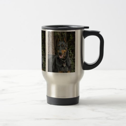 Mug De Voyage Dobermann dans la forêt (Droit)