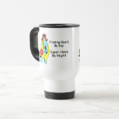 Mug De Voyage Garde de croisement par le superhéros de jour par (Devant gauche)