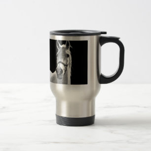 Mug De Voyage Gros plan Cheval blanc noir en nuit