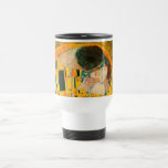 Mug De Voyage Gustav Klimt Le Baiser<br><div class="desc">Mug de voyage avec la peinture à l’huile de Gustav Klimt avec la feuille d’or The Kiss (1908). Un homme et une femme, aux couleurs dorées brillantes, embrassent et embrassent avec amour dans un champ de fleurs. Un grand cadeau pour les amateurs d'art Art Nouveau et autrichien.</div>
