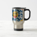 Mug De Voyage hanoukka chanukkah emoji<br><div class="desc">chanukka, chanukkah, emoji, drôle, hannukah, Hanoukka, hanoukka emoji, hanoukka, visage heureux, hébreu, jours fériés, juif, juif, judaïsme, étoile de david, jaune bleu, passover, yom Kippour, rayé, bleu, blanc, pastel - "star de david""emoji juif""hanoukka emoji" kah emoji" emoji emoticon "happy face""vacances juives" "star de david emoji""star de david happy face""rosh hashanah"...</div>