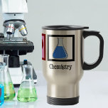Mug De Voyage La chimie de l'amour pour la paix<br><div class="desc">Un signe de paix,  un coeur et un bécher chimique utilisé dans une expérience scientifique utilisée par des scientifiques.</div>