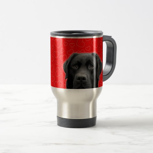 Mug De Voyage Labrador noir avec Coeurs rouges (Devant droit)