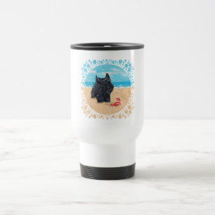 Mug De Voyage Little Scottie trouve un crabe à la plage