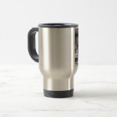 Mug De Voyage Mignonne singe macaque de bébé mangeant de la bana (Devant gauche)