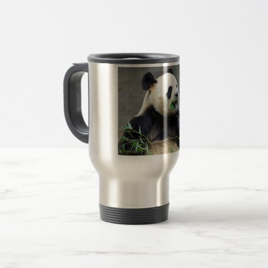 Mug De Voyage Panda géant mangeant du bambou (Devant gauche)