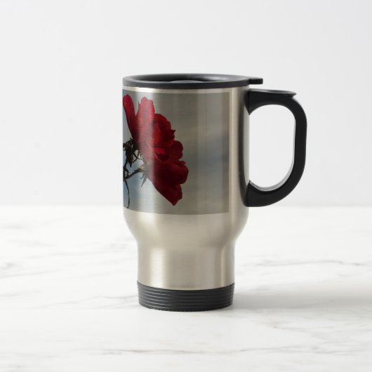 Mug De Voyage Roses rouges contre un ciel bleu vif (Droit)
