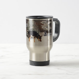 Mug De Voyage Scène de neige d'hiver avec le chien noir et