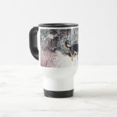 Mug De Voyage Scène de neige d'hiver avec le chien noir et (Devant gauche)