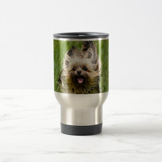 Mug De Voyage Terrier Yorkshire mignon Traversant L'Herbe (Centre)