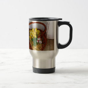 Mug De Voyage Un panier de jonquilles jaunes et d'oeufs de Pâque