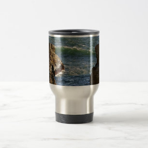 MUG DE VOYAGE VAGUES SE BRISANT SUR LA CÔTE ROCAILLEUSE DE CALIF