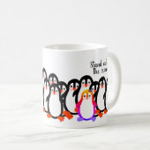 Mug Debout dans le pingouin de la foule (Devant droit)
