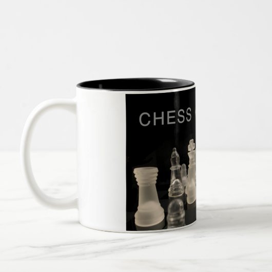 Mug d'échecs en noir et blanc. (Gauche)