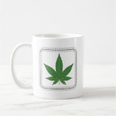 Mug Déclin de l'arbre de la feuille de mauvaises herbe (Gauche)