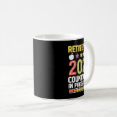Mug Décompte drôle de retraite de 2025 en cours (Devant droit)
