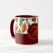 Mug Décor d'automne feuilles de Bourgogne monogrammé (Devant gauche)