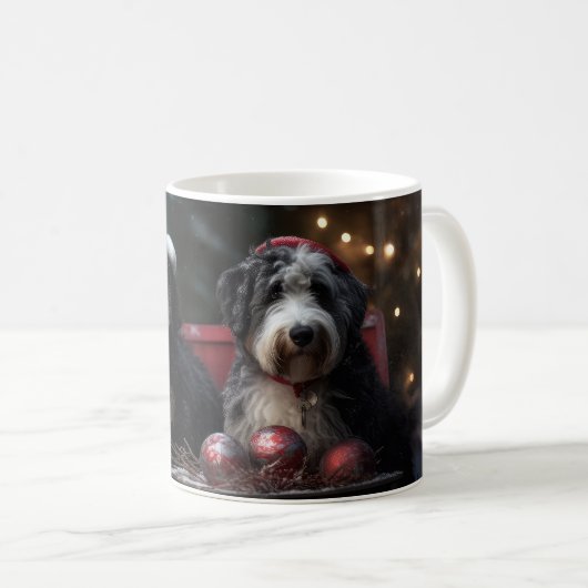 Mug Décor de Noël Bernedoodle Snowy Sleigh (Devant droit)