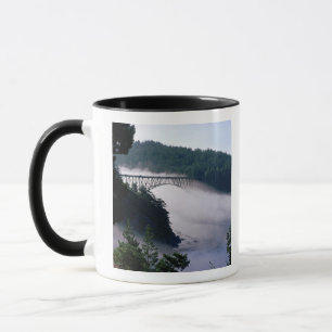 Mug Dégagement de brouillard sous le pont du col de la