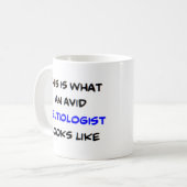 Mug deltiologiste, avide (Devant gauche)
