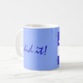 Mug Demi de marathon bleu de coutume n'importe où, (Devant gauche)