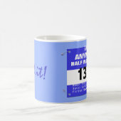 Mug Demi de marathon bleu de coutume n'importe où, (Centre)