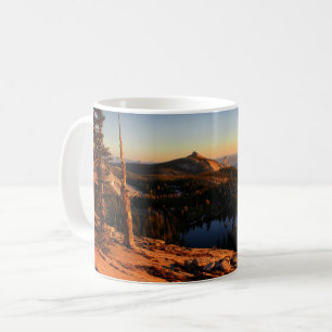 Mug Demi-dôme et nuages se reposent au coucher du sole