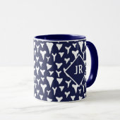 Mug Dents de requin bleu et blanc marine à motifs (Devant droit)