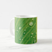Mug Déposer sur le plante à feuilles vertes (Devant gauche)