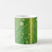 Mug Déposer sur le plante à feuilles vertes (Centre)