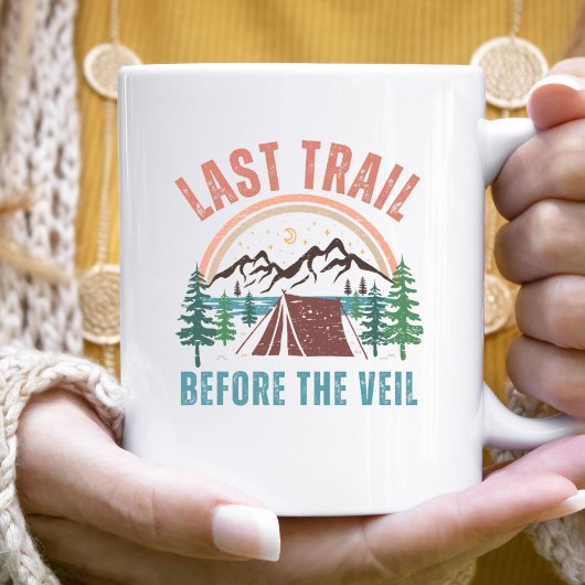 Mug Dernier Trail Avant le Voile de Weekend de Célibat
