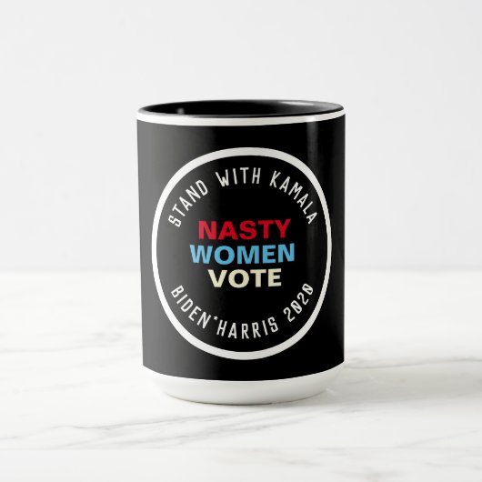 Mug Des femmes nauséabondes votent pour Kamala (Centre)