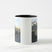 Mug Des Humvees s'assoient sur la jetée de Morehead Ci (Centre)