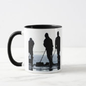Mug Des marins balaient la baie du hangar (Gauche)
