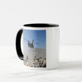 Mug Des nuages de poussière secoués par le rotor (Devant gauche)