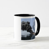 Mug Des nuages sombres de fumée et de feu émergent 3 (Devant droit)