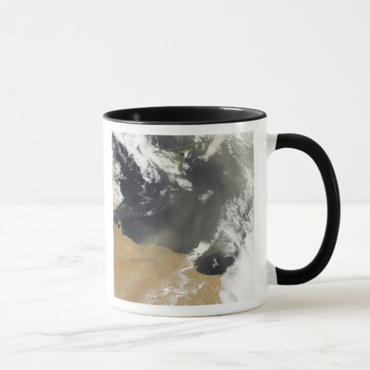 Mug Des panaches de poussière soufflant au large des c (Droite)