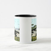 Mug Des paquets de nourriture et d'eau sont livrés par (Centre)