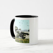 Mug Des paquets de nourriture et d'eau sont livrés par (Devant gauche)