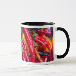 Mug Des Peppers Chauds Au Marché Des Agriculteurs De M