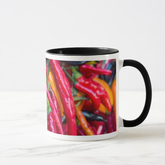 Mug Des Peppers Chauds Au Marché Des Agriculteurs De M (Droite)